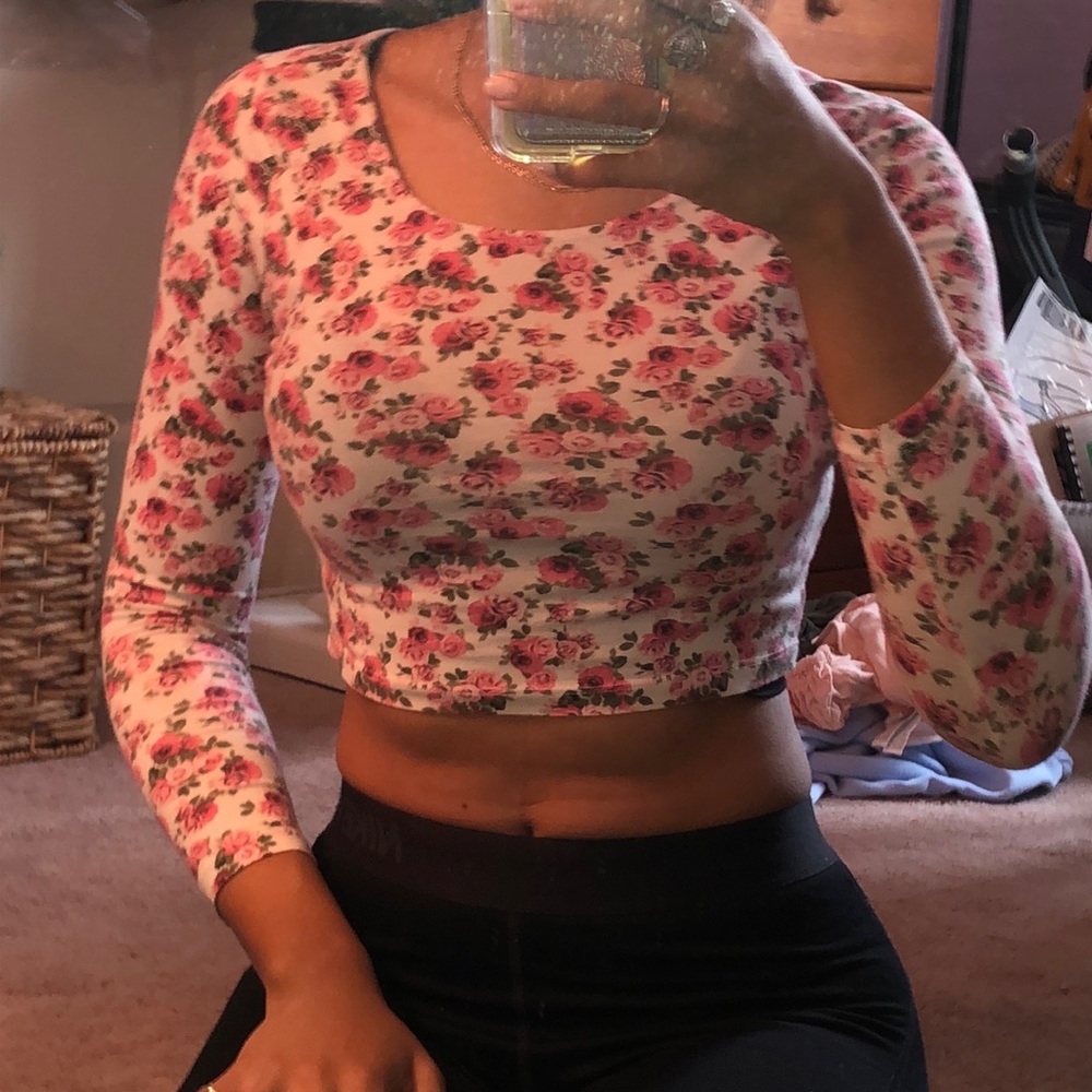 Floral long sleeve crop top 🦋